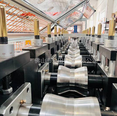 广东全田卡式龙骨机