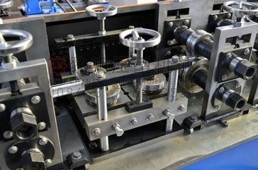 轻钢龙骨机生产厂家 轻钢龙骨机生产厂家