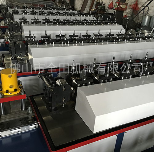 轻钢龙骨机设备 轻钢龙骨机设备