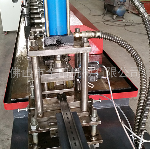 轻钢龙骨机价格 轻钢龙骨机价格